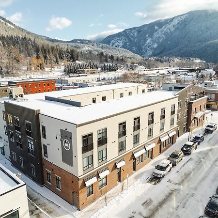 Basecamp Suites Ревелсток Экстерьер фото