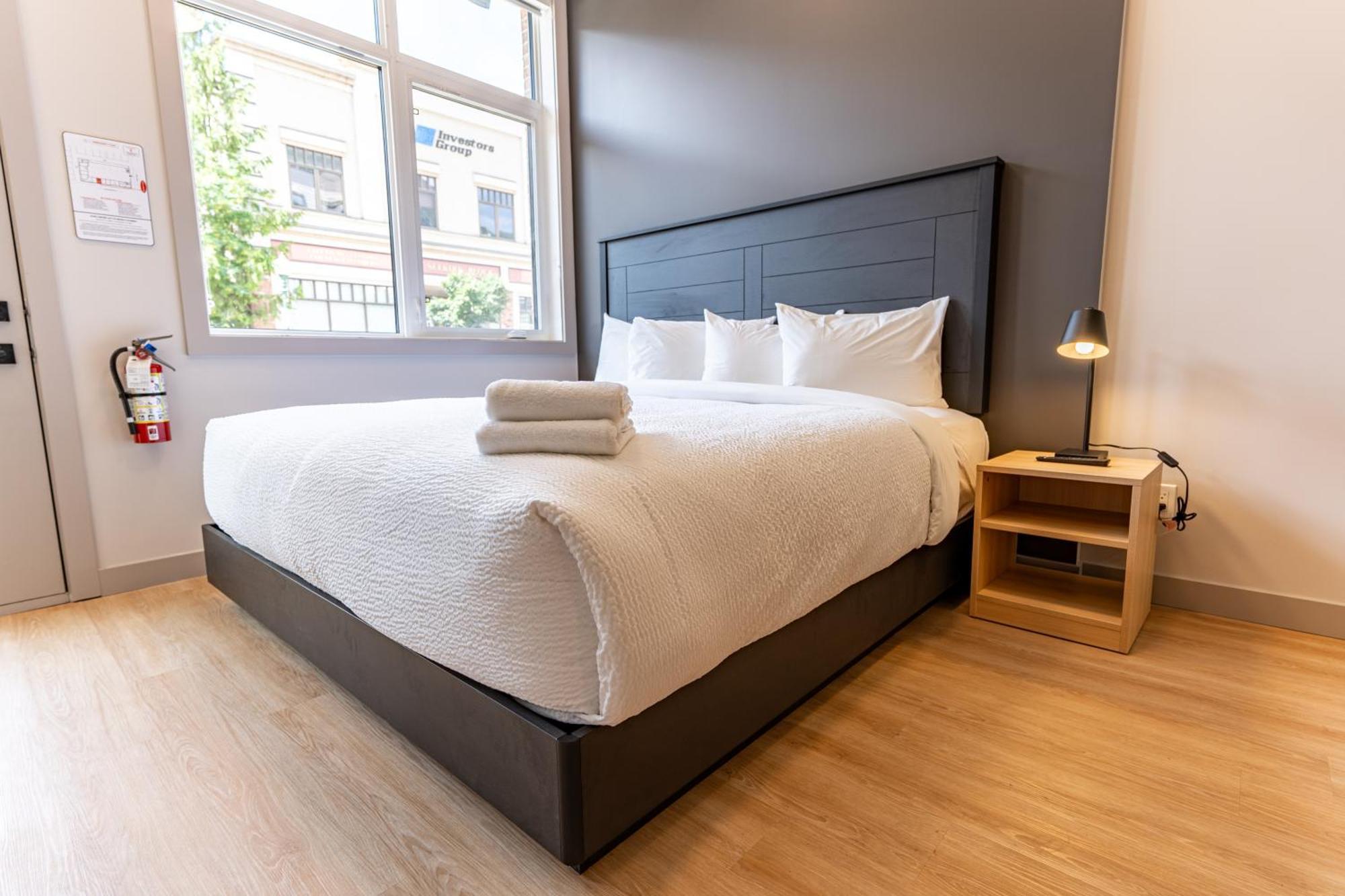 Basecamp Suites Ревелсток Номер фото
