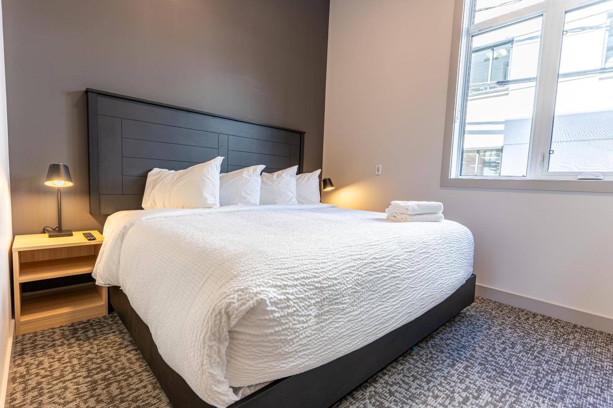 Basecamp Suites Ревелсток Номер фото