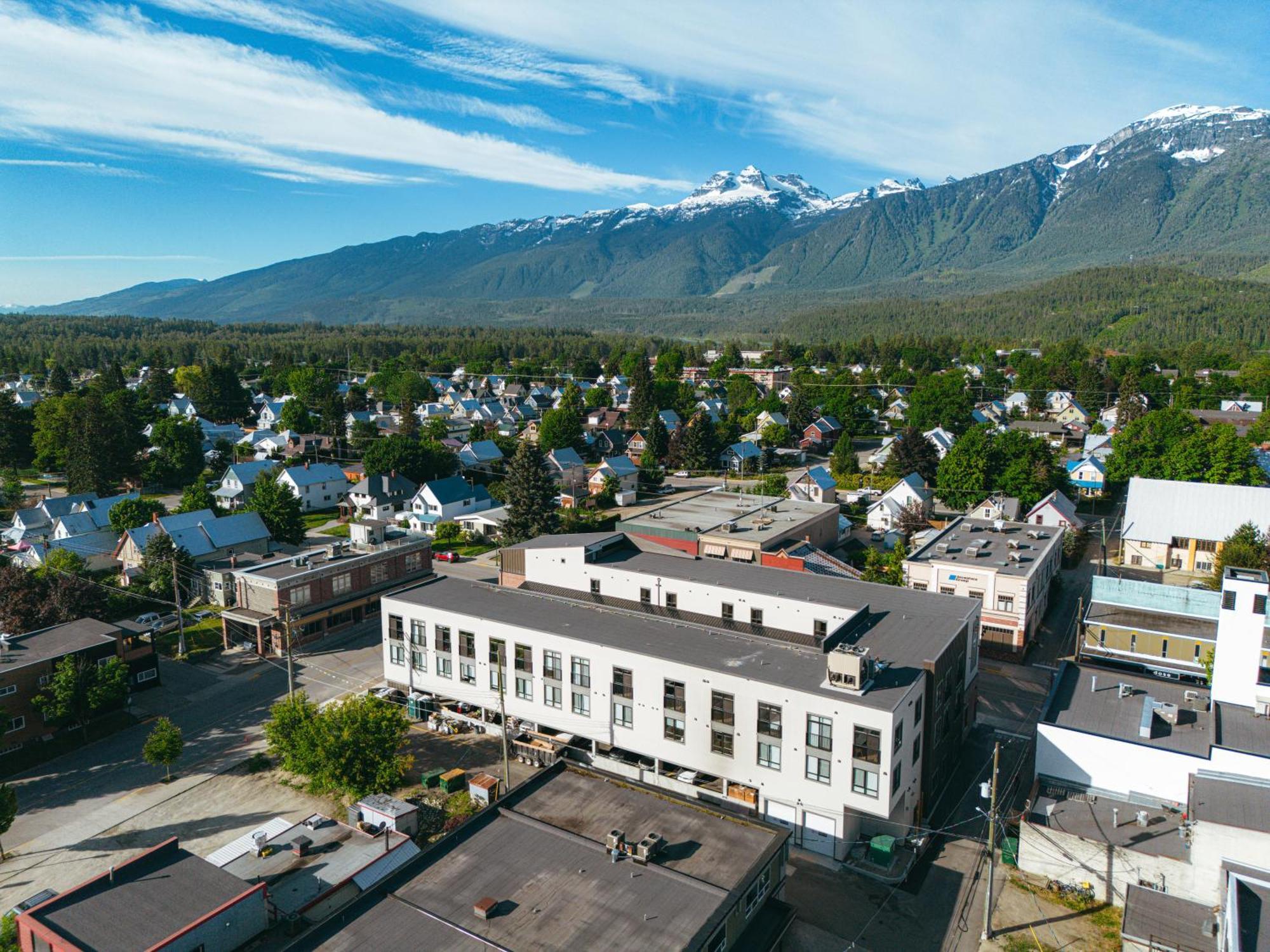 Basecamp Suites Ревелсток Экстерьер фото