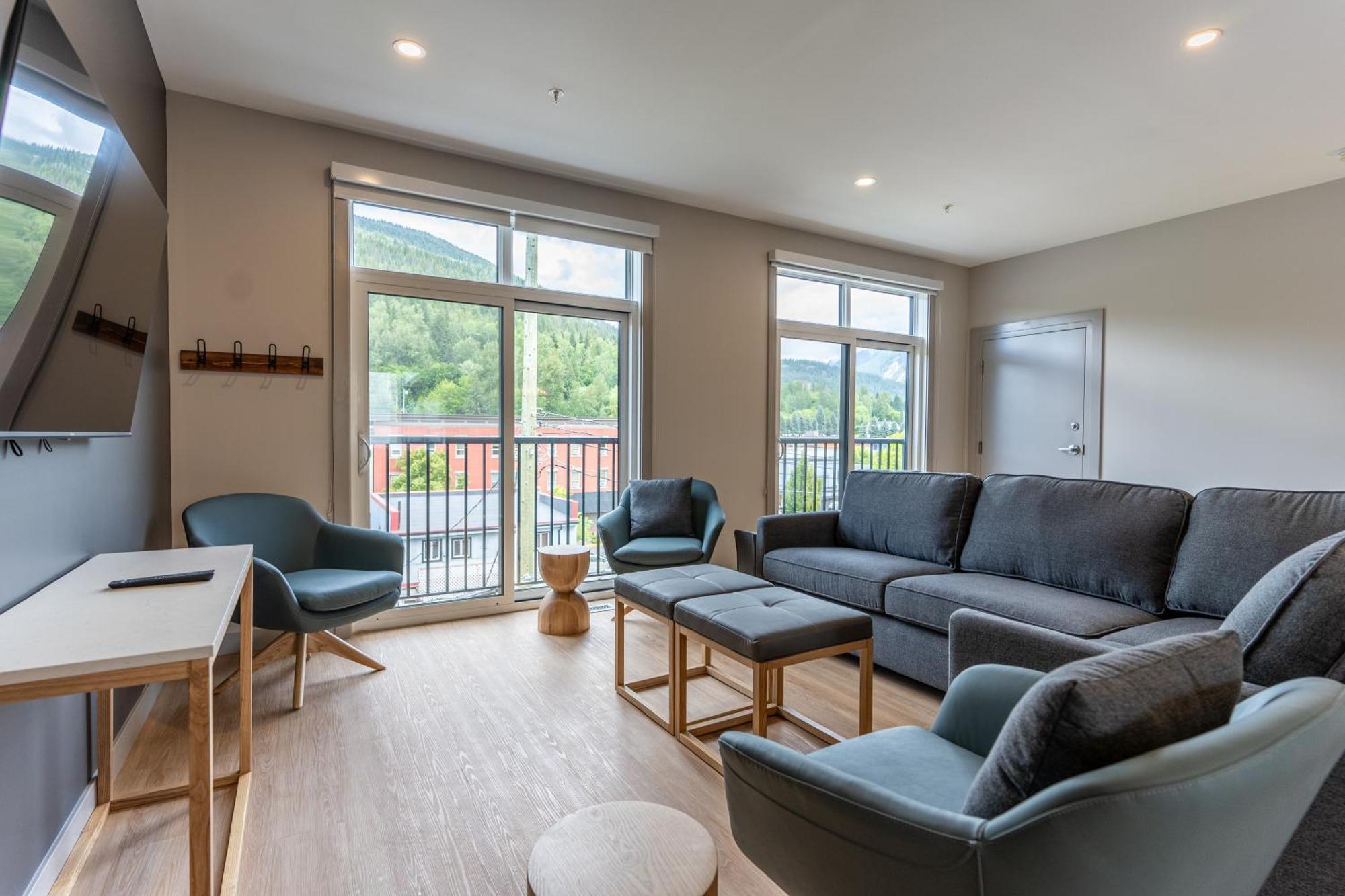 Basecamp Suites Ревелсток Экстерьер фото