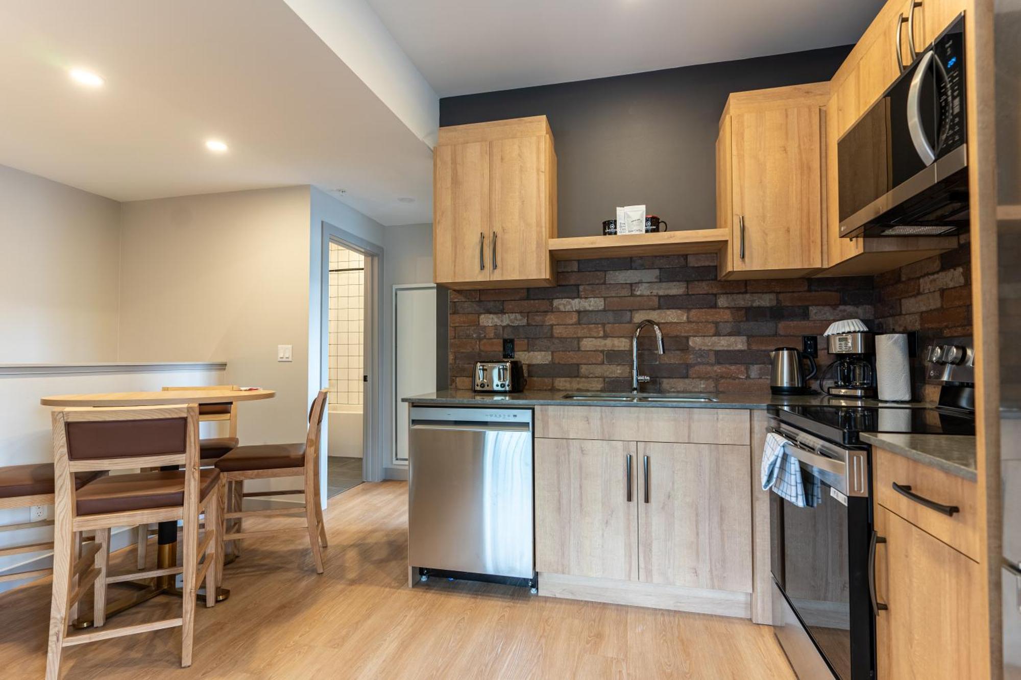 Basecamp Suites Ревелсток Номер фото